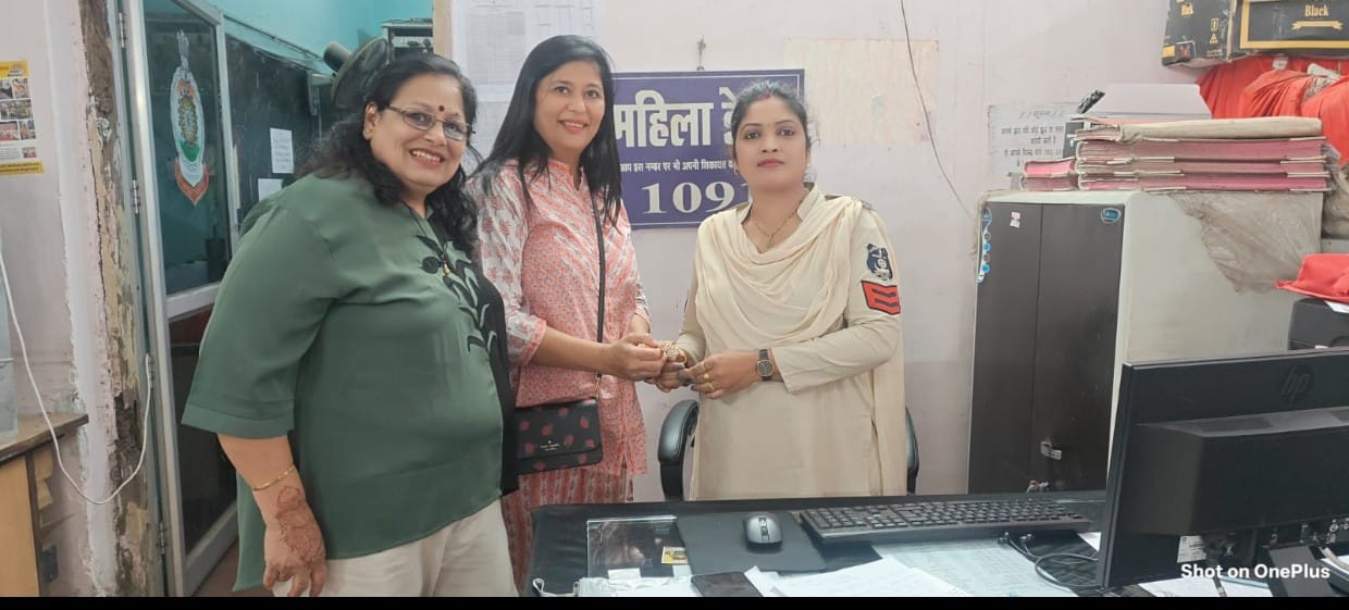 रायपुर पुलिस थाना गंज पुलिस की सराहनीय कार्य गुम हुये लाखों रूपये कीमत के सोने का रत्न-जड़ित ब्रेसलेट ढूंढ़कर प्रार्थिया को किया गया वापस