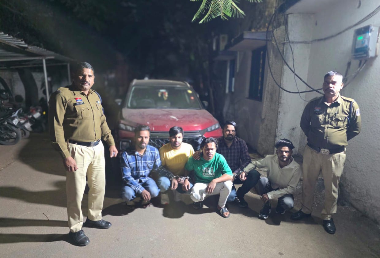 बीच रोड में आतिशबाजी कर केक काट कर जन्म दिन मनाने वाले लोगों के विरुद्ध रायपुर पुलिस की त्वरित कार्यवाही, गुड़यारी महतारी चौक