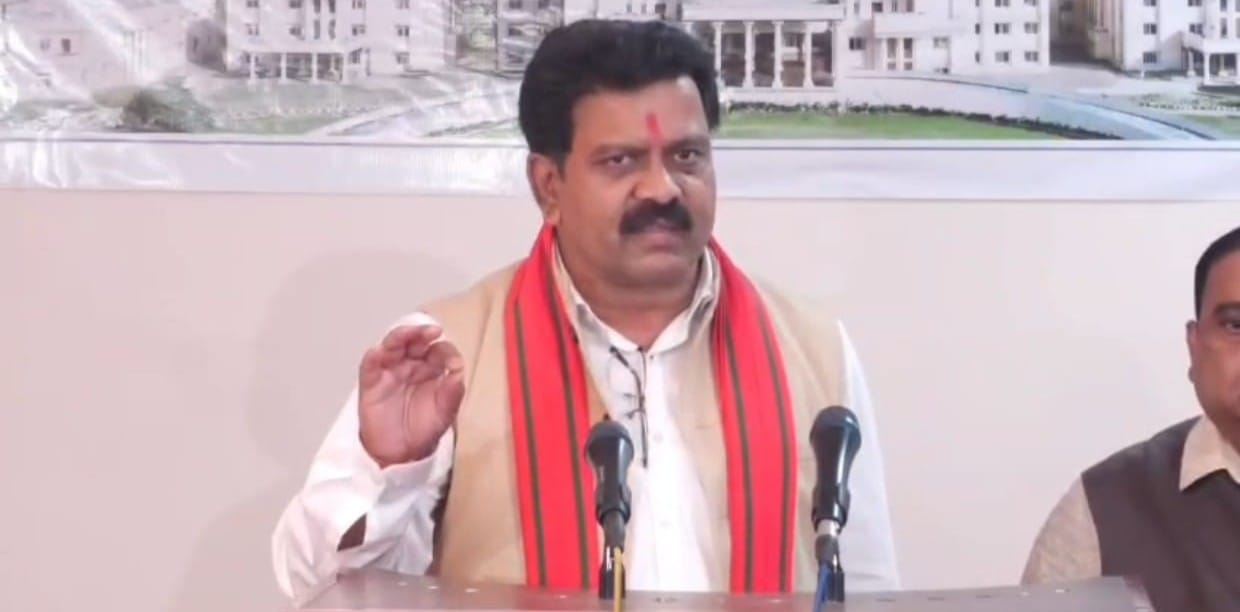 छत्तीसगढ़ पुलिस आरक्षक भर्ती परीक्षा के अभ्यर्थियों का उपमुख्यमंत्री विजय शर्मा स्वयं 21 दिसंबर को करेंगे समस्याओं का समाधान