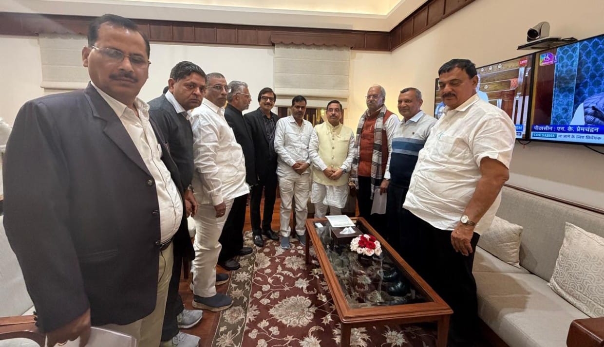 राइस उद्योग की समस्याओं को लेकर सांसद बृजमोहन के नेतृत्व में केंद्रीय खाद्य मंत्री प्रहलाद जोशी से मिले राइस मिलर्स FCI में ऑटोमैटिक ग्रेन एनालाइज़र बंद होना डिजिटल इंडिया की भावना के विपरीत बताया: बृजमोहन अग्रवाल