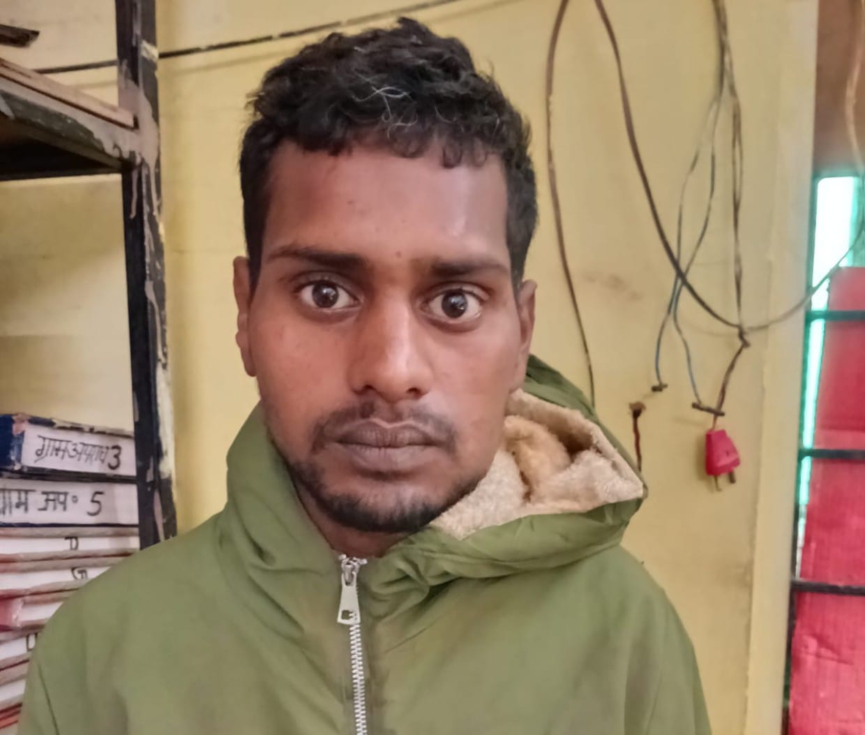 साथी की हत्या करने वाला आरोपी सनी साहू गिरफ्तार ठंडा भजिया होने का विवाद बना हत्या का कारण आरोपी हत्या बाद अपने साथी के शव पास बैठकर कर रहा था विलाप