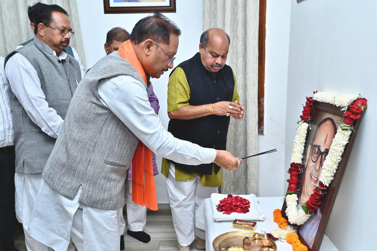 मुख्यमंत्री श्री विष्णुदेव साय ने कुशाभाऊ ठाकरे की पुण्यतिथि पर दी श्रद्धांजलि