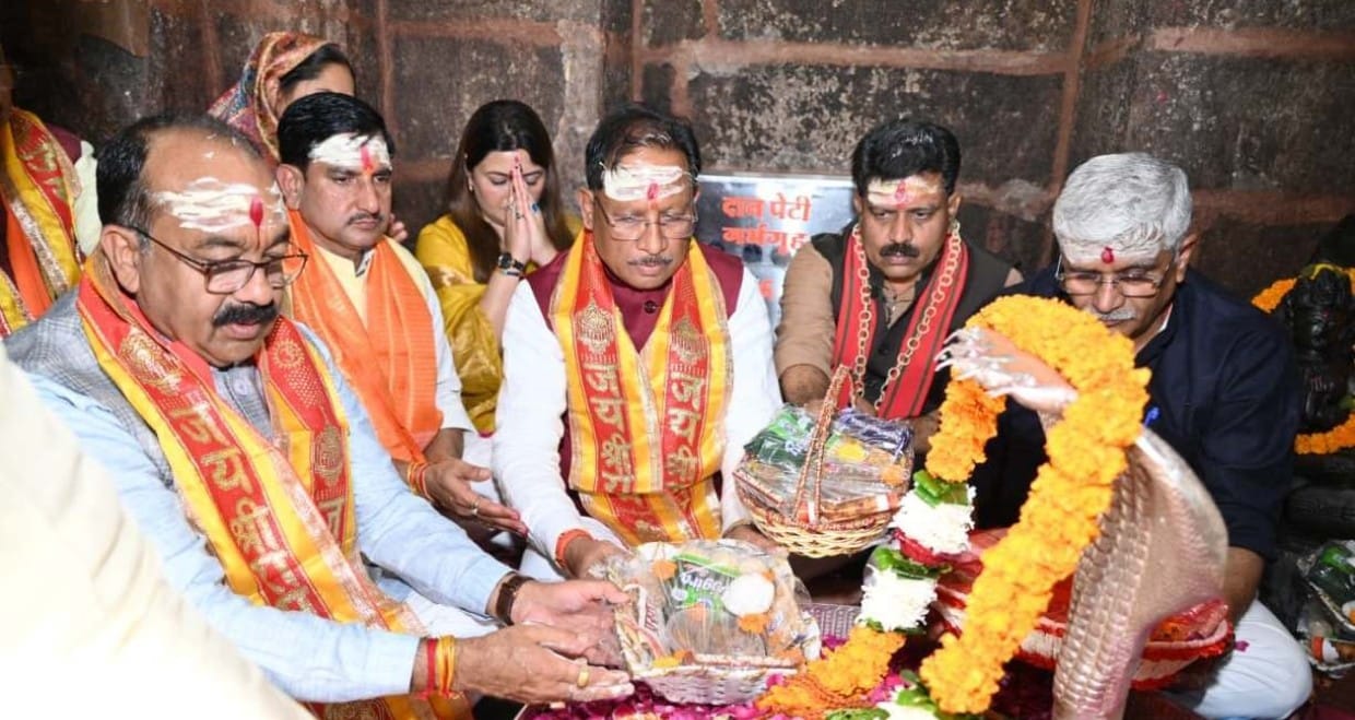 नववर्ष पर मुख्यमंत्री श्री विष्णुदेव साय व केंद्रीय पर्यटन मंत्री ने भोरमदेव मंदिर में की पूजा-अर्चना प्रदेश की सुख-समृद्धि और खुशहाली के लिए की कामना