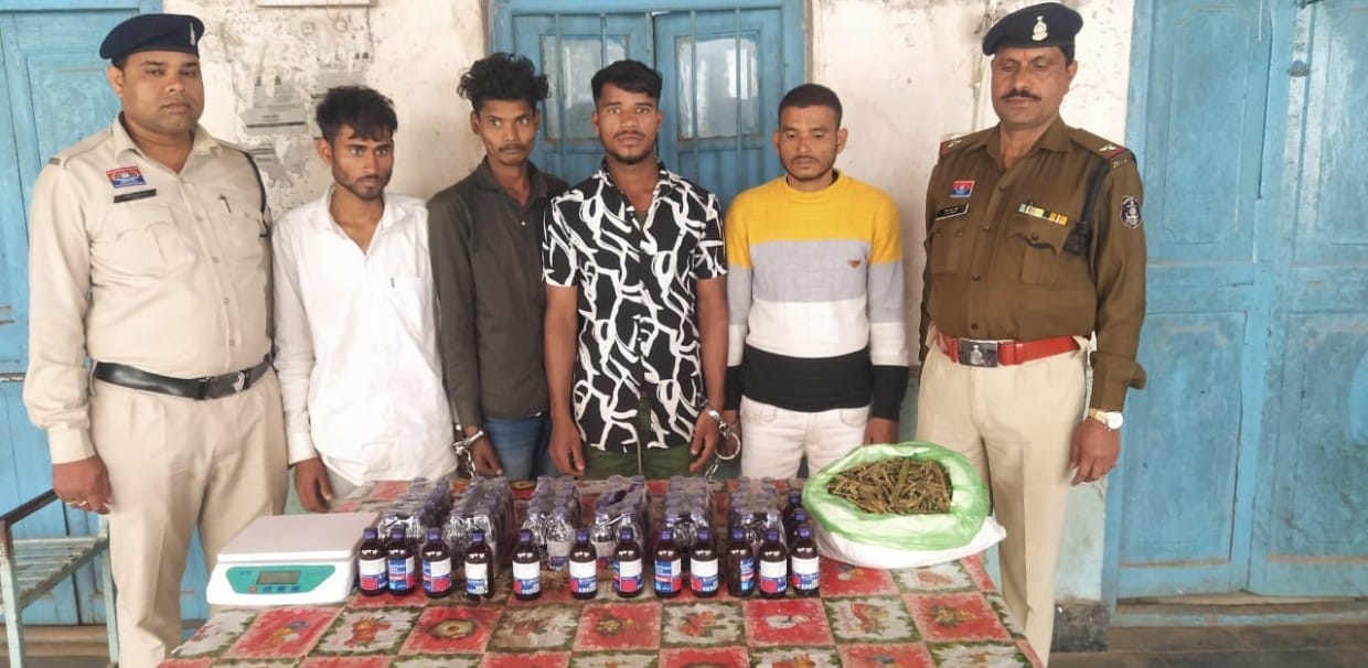 प्रतिबंधित सिरप व गांजा तस्करी करते उडीसा के अंतर्राज्यीय तस्कर सहित कुल 04 गिरफ्तार थाना आरंग क्षेत्रांतर्गत पुराना टोल प्लाजा पास आरोपियों को किया गया गिरफ्तार।