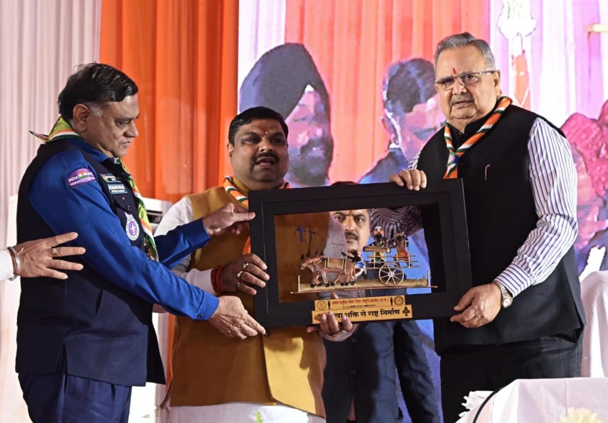 लोकतंत्र की पाठशाला बना नेशनल रोवर – रेंजर जंबूरी युवा संसद में डॉ. रमन सिंह बने अध्यक्ष और बच्चे बने सांसद, लोकहित के मुद्दों पर हुई चर्चा यूथ पार्लियामेंट में दिखी भविष्य के नेतृत्व की सशक्त झलक