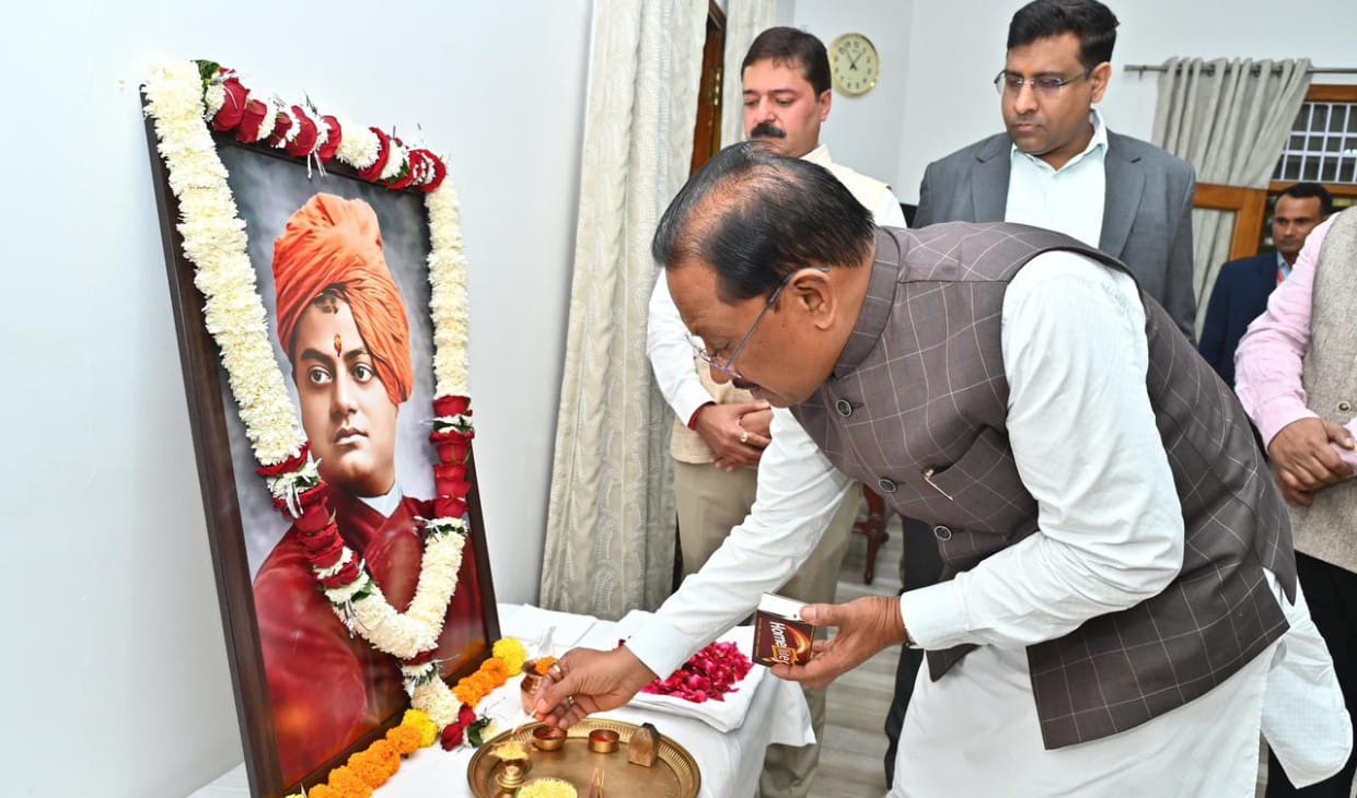 स्वामी विवेकानंद जयंती पर मुख्यमंत्री श्री विष्णु देव साय ने किया नमन, युवाओं से राष्ट्र निर्माण में आगे आने का आह्वान