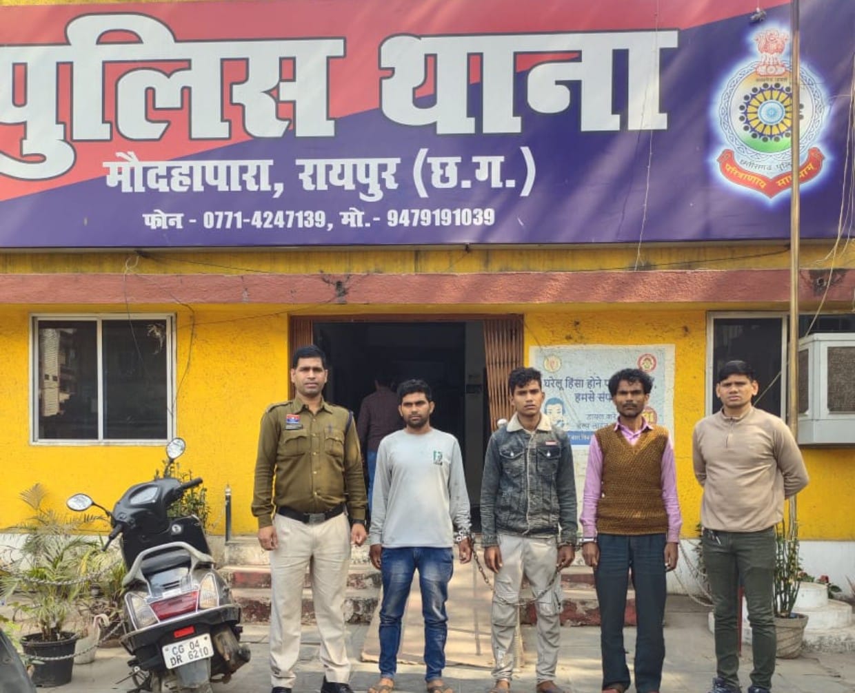 अलग-अलग थाना क्षेत्रों से 04 नग दोपहिया वाहन चोरी करने वाले शातिर वाहन चोर भिण्डी सहित उ.प्र. के कुल 03 अंतर्राज्यीय आरोपी गिरफ्तार शातिर वाहन चोर शहजाद उर्फ भिण्डी पूर्व मं भी वाहन चोरी एवं लूट के आधा दर्जन से अधिक अपराधों में रह चुका है जेल निरूद्ध