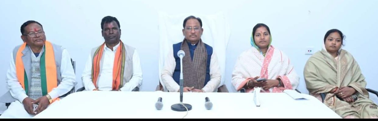 सरकार की योजनाओं का लाभ समाज के अंतिम व्यक्ति तक पहुंचाएं: मुख्यमंत्री श्री विष्णु देव साय,,सूरजपुर में शासकीय कार्यक्रमों के क्रियान्वयन की समीक्षा
