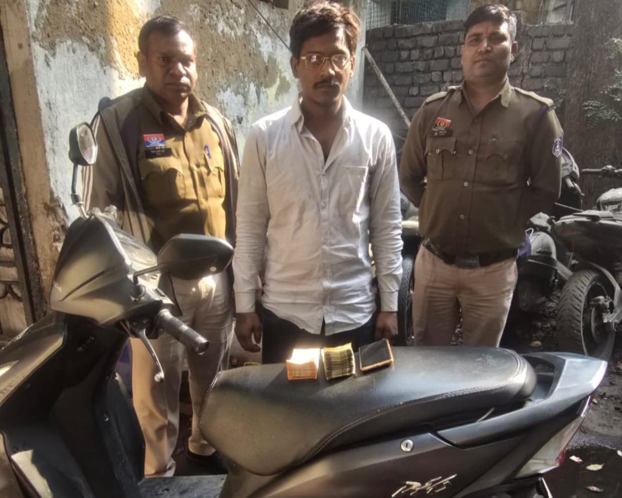 यू.पी.आई. के माध्यम से ऑनलाईन लाखों रूपये चोरी करने वाला शातिर आरोपी आयुष डागा गिरफ्तार