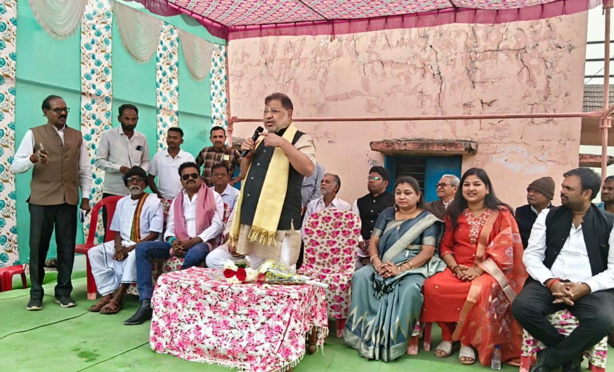 माननीय विधायक श्री सुनील सोनी जी ने आज भक्त माता कर्मा वार्ड और डॉ. खूबचंद बघेल वार्ड में विधायक निधि से होने वाले विभिन्न विकासकार्यों का भूमिपूजन किया।