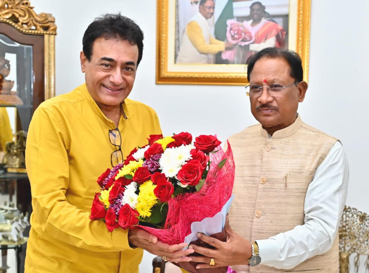 मुख्यमंत्री श्री विष्णुदेव साय से सुप्रसिद्ध अभिनेता श्री नीतिश भारद्वाज ने की सौजन्य मुलाकात