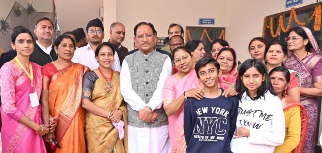 जशपुर जिले के बच्चे अब पढ़ेंगे स्मार्ट क्लास रूम में मुख्यमंत्री श्री साय ने कांसाबेल में किया स्मार्ट क्लास रूम का शुभारंभ शासकीय विद्यालयों में 206 इंटरएक्टिव पैनल लगाए जाएंगे