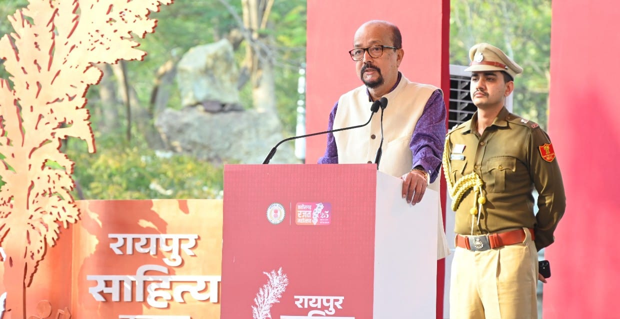 इंटरनेट की इस दुनिया में प्रिंट और साहित्य का महत्व हमेशा रहेगा – राज्यपाल श्री डेका रायपुर साहित्य उत्सव के समापन समारोह में शामिल हुए राज्यपाल