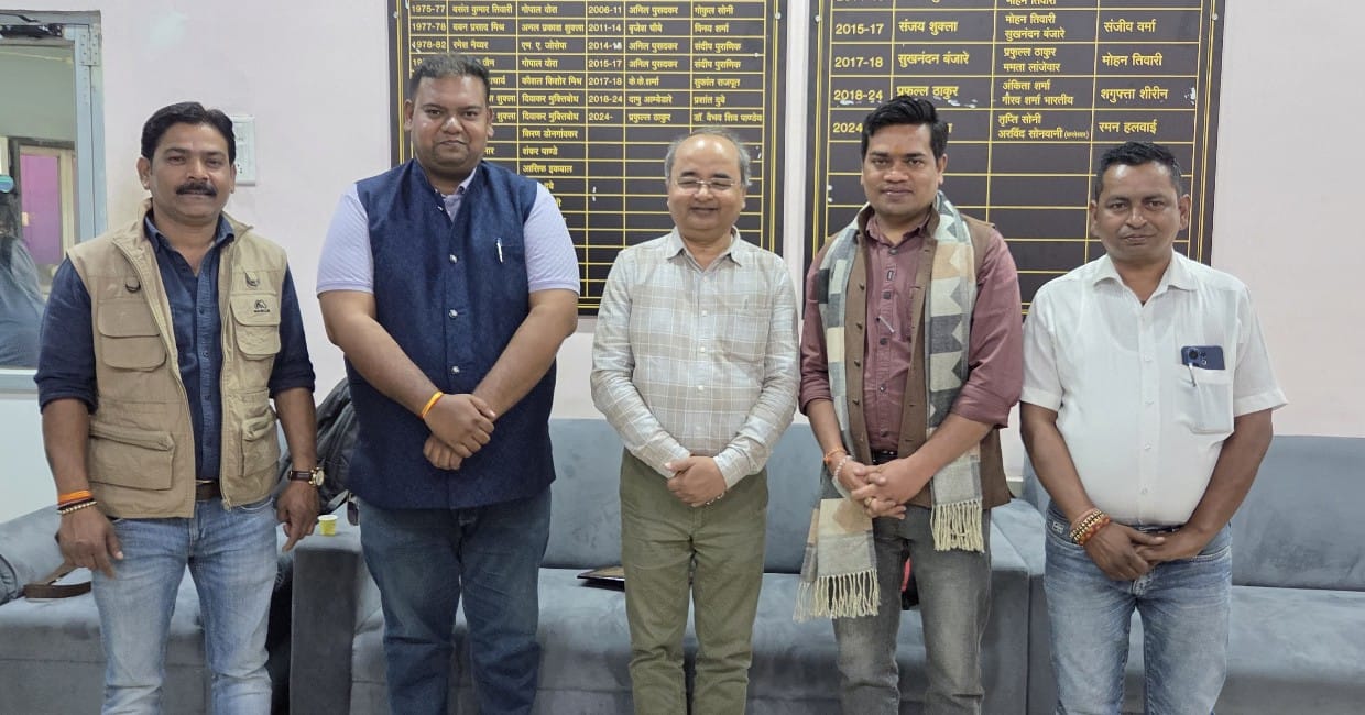 टीवी और अखबार की पत्रकारिता पर विचार, उमेश चतुर्वेदी और जयप्रकाश मिश्रा ने साझा किया अनुभव- पुराने और नए युग की पत्रकारिता, टीवी और अखबार में अंतर, और पत्रकारों के लिए सीख