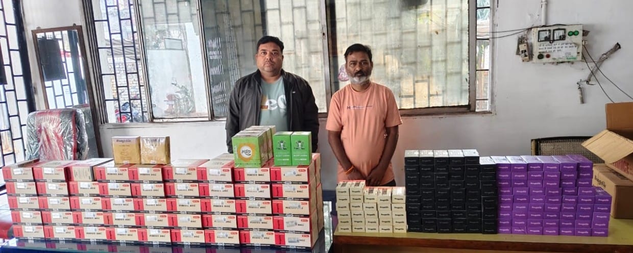 (@DCP North Zone)​दिनांक: 28.01.2026​युवाओं को नशे के जाल से बचाने पुलिस की बड़ी कार्रवाई ‘गोगो पेपर ‘ और हुक्का सामग्री के अवैध नेटवर्क का भंडाफोड़ ​गांजा पीने हेतु प्रयुक्त होने वाले करीब 2 लाख रुपये के रोलिंग पेपर जप्त; COTPA एक्ट के तहत 09 दुकानें सील