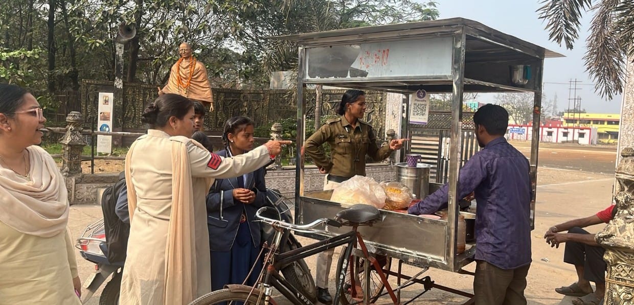 (@ DCP North Zone)दिनांक : 28.01.2026 बदमाश/छपरी युवकों के विरुद्ध विशेष अभियान स्कूल–कॉलेज के आसपास अनावश्यक रूप से खड़े होने एवं पान ठेलों पर भीड़ लगाने वालों के विरुद्ध कार्यवाही