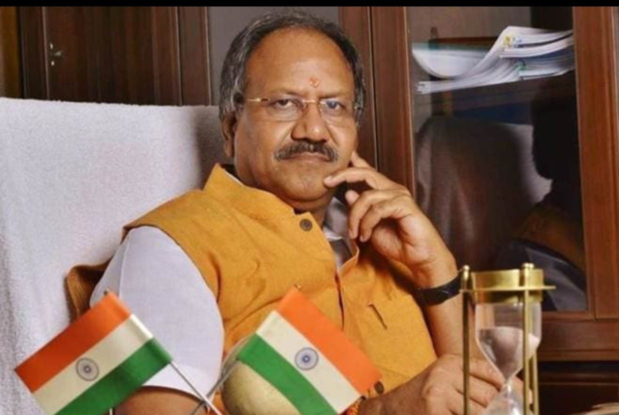 रायपुर सांसद बृजमोहन अग्रवाल ने देश के सभी छात्रों के हितों केलिए संसद में कोचिंग संस्थानों द्वारा “फीस-ट्रैप” की प्रथा को समाप्त करने की सिफारिश की