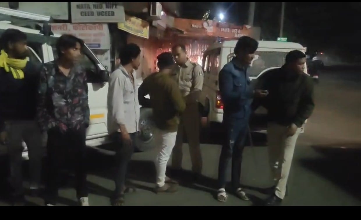 बस्तियों के नुक्कड़ों से लेकर शराब भट्ठियों तक पुलिस का सख्त अभियान,,गुंडा-बदमाशों पर कसा शिकंजा, दो फरार वारंटी गिरफ्तार, 23 संदिग्धों पर कार्यवाही, चाकू तलवार भी बरामद