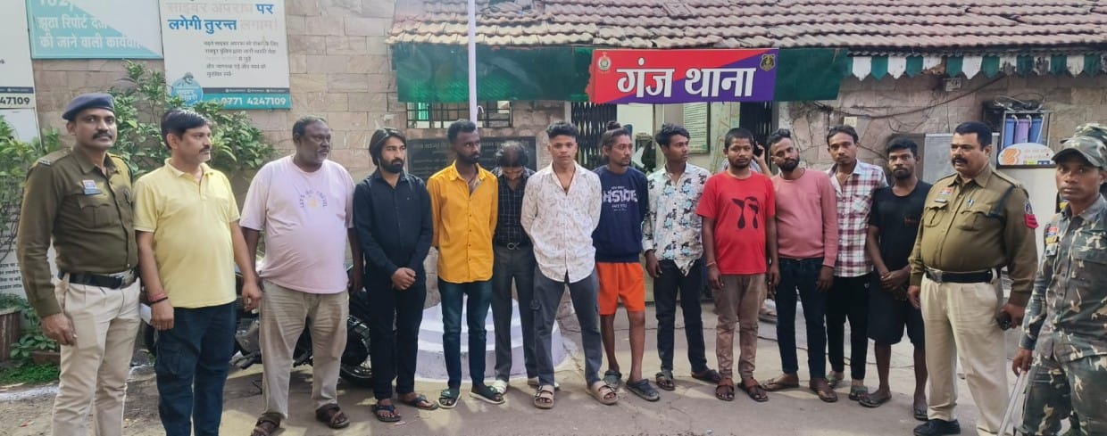 कमिश्नरेट लागू होने के बाद पुलिस का बदला अंदाज़, खेल के मैदान और सुनसान इलाके सुरक्षित करने निकल रहे पुलिस जवान,, नशेड़ियों के अड्डे बाजी पे पैनी नज़र