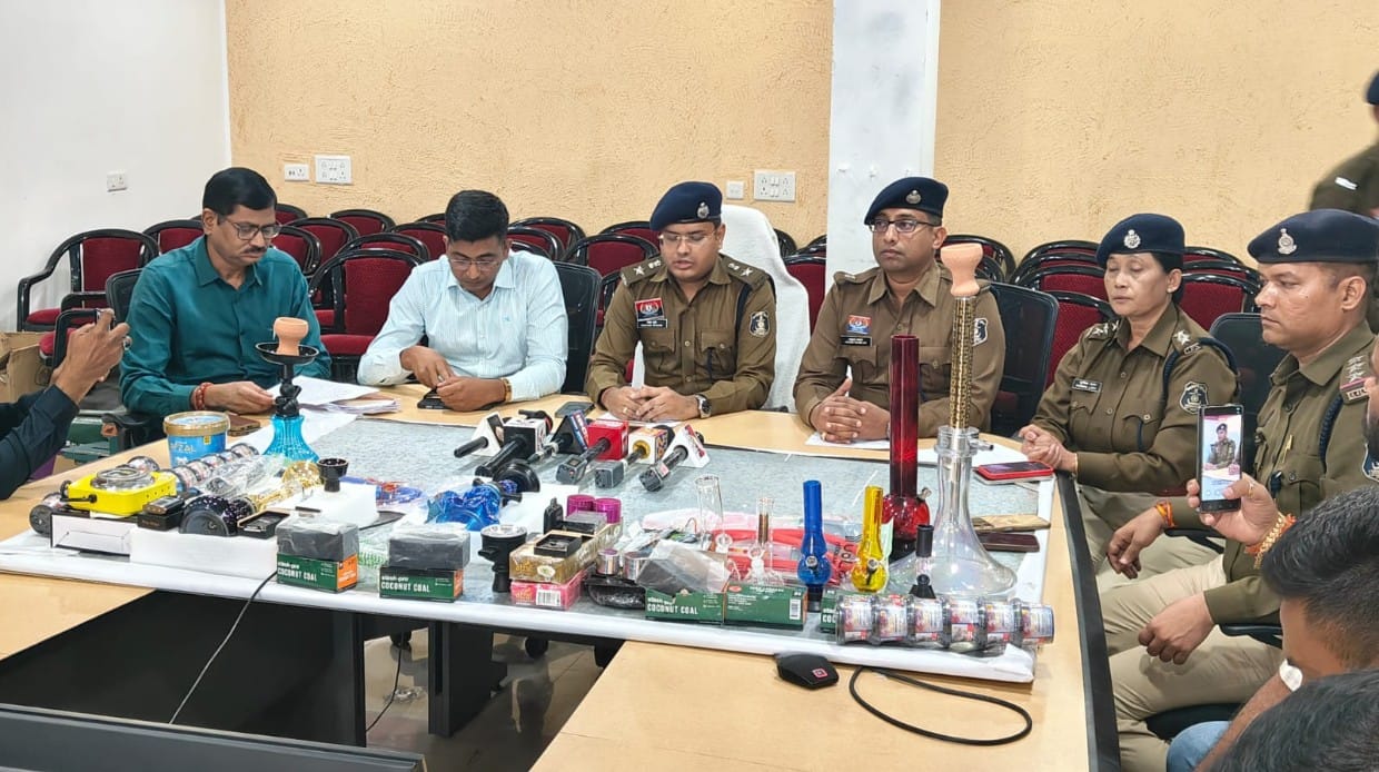 नशे के विरुद्ध विशेष अभियान के तहत थाना खमतराई क्षेत्र में हुक्का एवं प्रतिबंधित सामग्री पर बड़ी कार्यवाही 25 लाख रूपये कीमत की प्रतिबंधित सामग्रियां जप्त