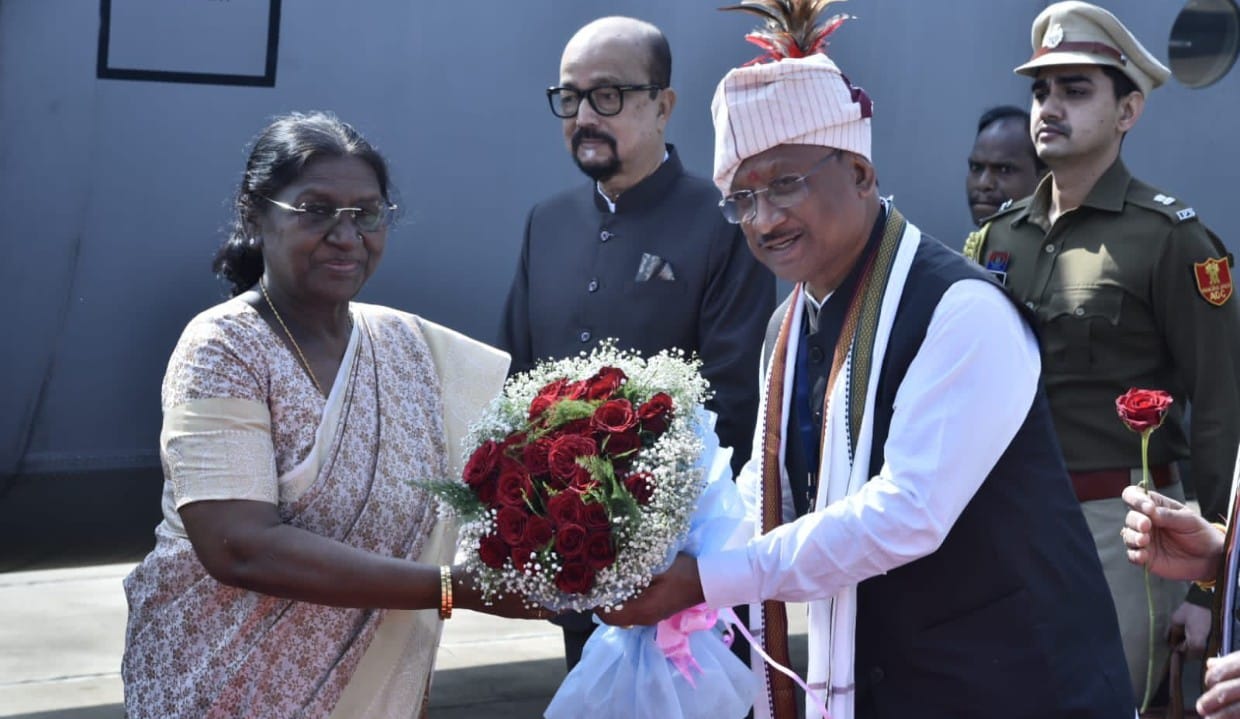 राष्ट्रपति द्रौपदी मुर्मु का जगदलपुर आगमन: राज्यपाल श्री रमेन डेका और मुख्यमंत्री श्री विष्णुदेव साय ने मां दंतेश्वरी एयरपोर्ट पर किया आत्मीय स्वागत