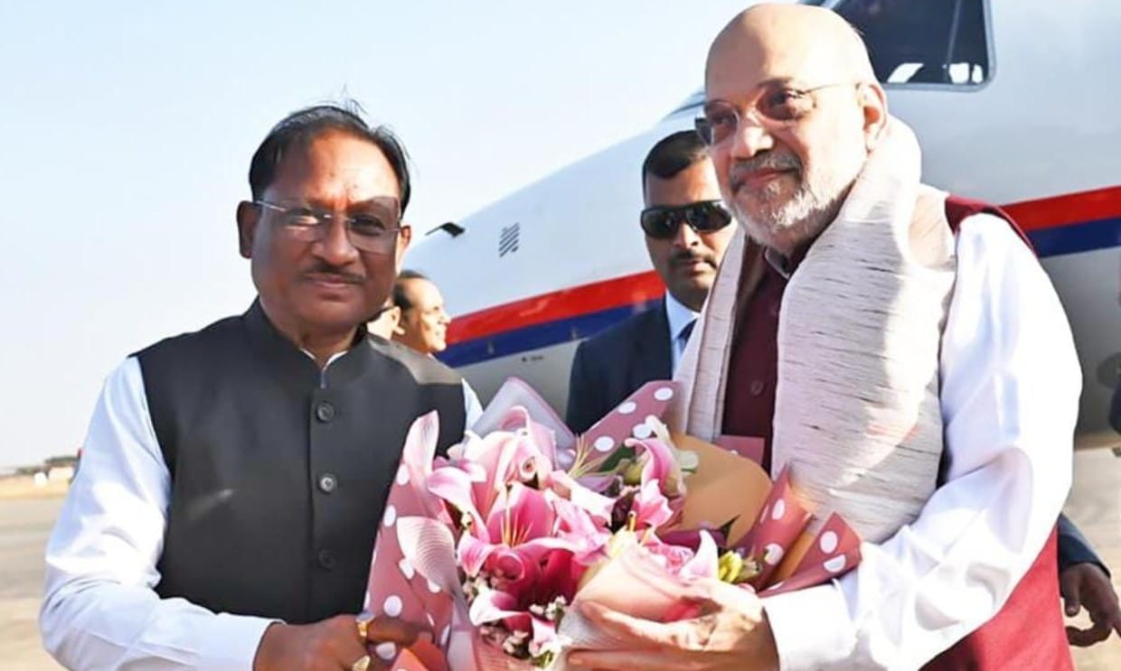 तीन दिवसीय छत्तीसगढ़ दौरे पर पहुंचे केंद्रीय गृह एवं सहकारिता मंत्री श्री अमित शाह : मुख्यमंत्री श्री विष्णुदेव साय ने स्वामी विवेकानंद विमानतल पर किया आत्मीय स्वागत