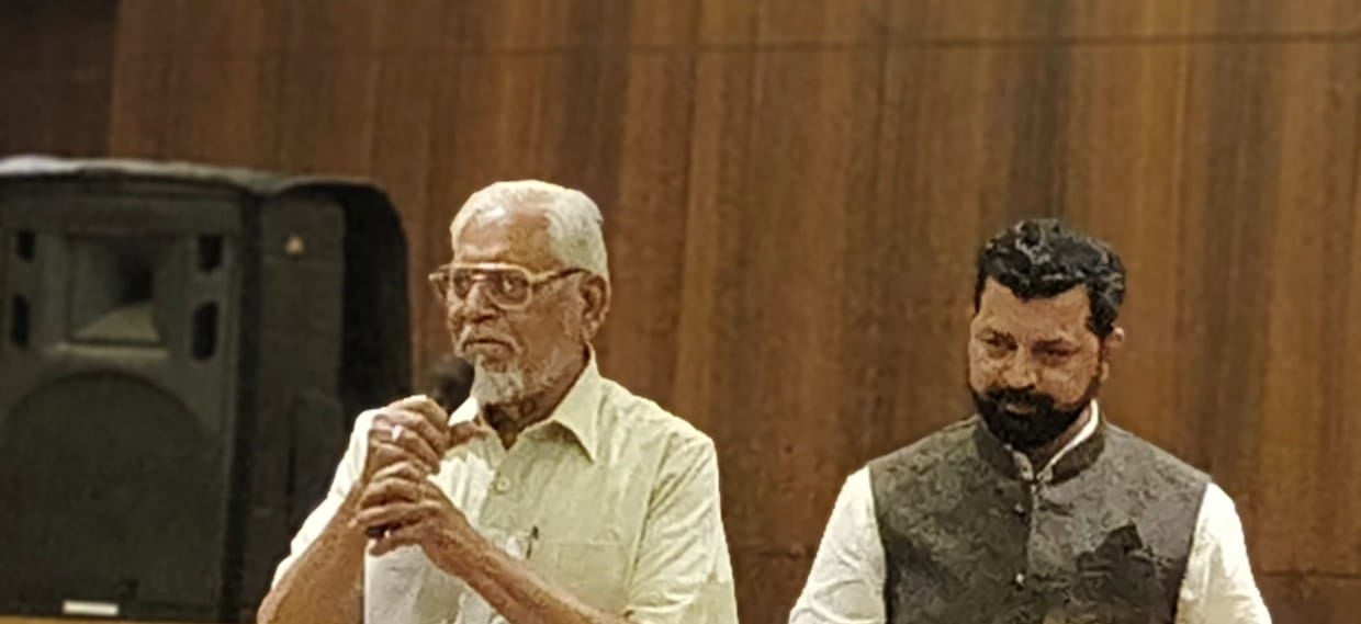 जामा मस्जिद हलवाई लाईन रायपुर मुतवल्ली का चुनाव समाज के एक राय से हो ना की बैलेट से हो समाज के बुद्धिजीवी लोगों सेअपने अपने राय सलाह मशवरा के लिए बुलाई गई होटल वेनिंगटन कोर्ट जेल रोड में मीटिंग,,सोहेल सेठी
