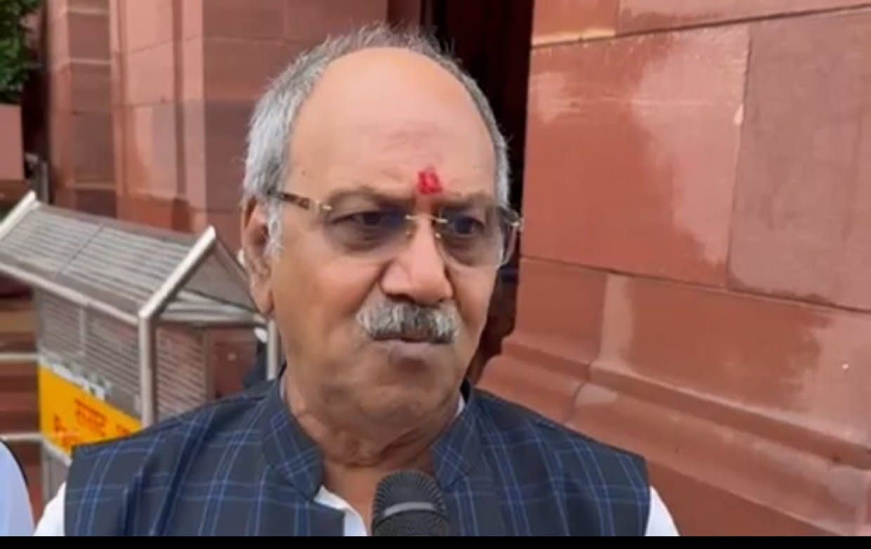 सुप्रीम कोर्ट ने देश में तेजी से बढ़ रहे डिजिटल अरेस्ट के मामलों पर गंभीर चिंता जताईरायपुर सांसद बृजमोहन अग्रवाल ने डिजिटल अरेस्ट का मुद्दा गत दिसम्बर में लोकसभा में उठाया था