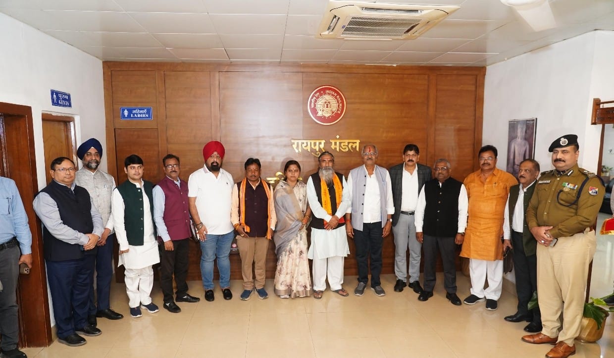 छत्तीसगढ़ को विश्वस्तरीय रेल सुविधाओं से लैस करने हेतु सांसद बृजमोहन अग्रवाल का बड़ा कदम; DRM बैठक में रखी नई ट्रेनों और अधोसंरचना विस्तार की मांग