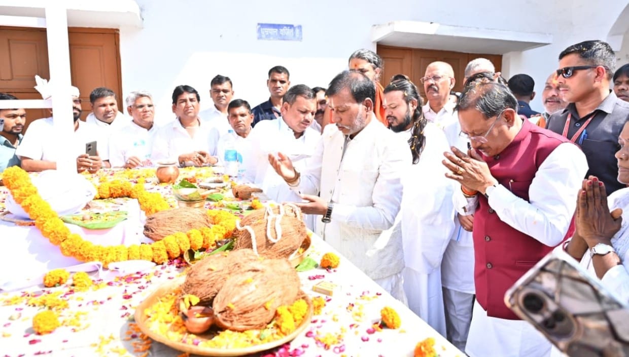 मुख्यमंत्री ने “विशाल सतनाम सद्भाव पदयात्रा” का किया शुभारंभ,, गुरु घासीदास के अनुयायियों का दल पावन गिरौदपुरी धाम के लिए हुआ रवाना