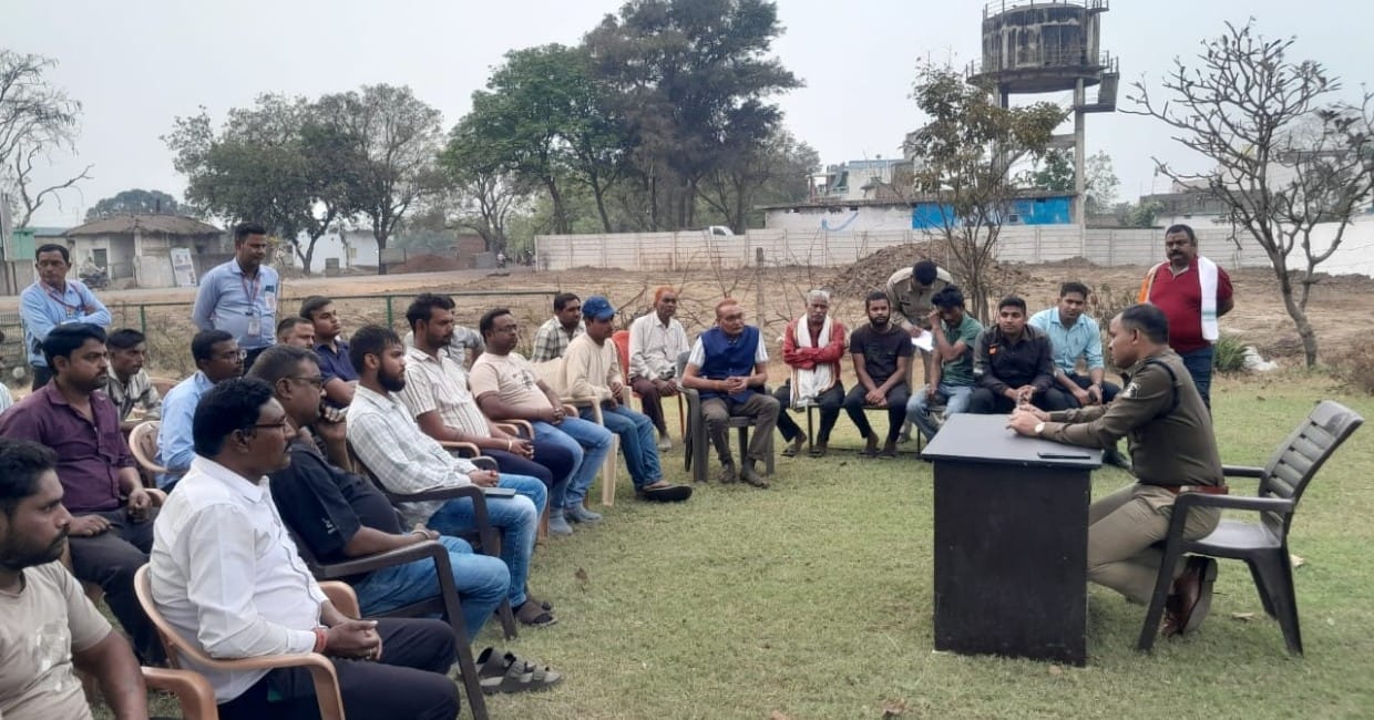 पुलिस अधीक्षक महोदय के निर्देशन में रायपुर ग्रामीण के थाना प्रभारियों द्वारा आहुत की गई होटल/लॉज ढ़ाबा, संचालको की बैठक