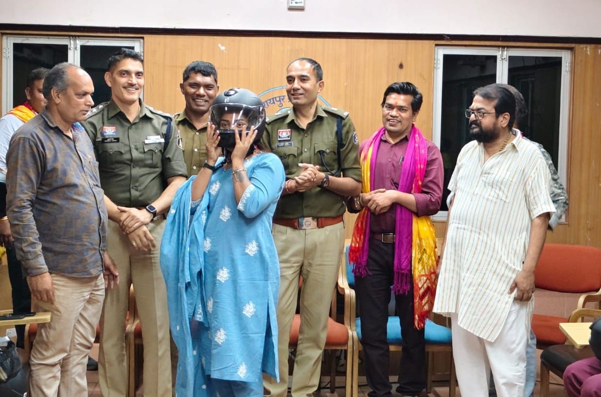 रायपुर प्रेस क्लब में प्रेस क्रिकेट टीम के कैप्टन का स्नेहिल मिलन में सड़क सुरक्षा का संकल्प,, विभिन्न प्रेस के संपादकों और पदाधिकारियों की उपस्थिति में यातायात जागरूकता अभियान पर जोर