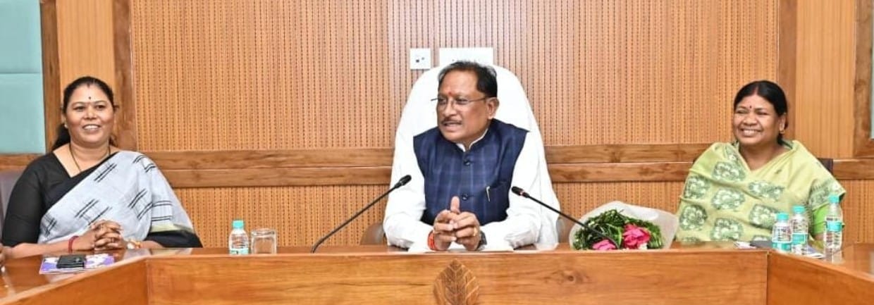 ग्रामीण विकास में सरपंचों की है महत्वपूर्ण भूमिका – मुख्यमंत्री श्री विष्णु देव से जशपुर जिले के सरपंचों ने की मुलाकात