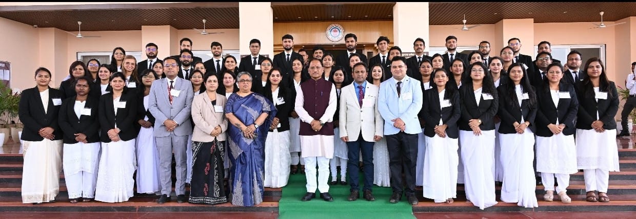प्रशिक्षु न्यायाधीश लोकतंत्र के तीसरे स्तंभ के रूप में निभाएंगे महत्वपूर्ण भूमिका : मुख्यमंत्री श्री साय,, छत्तीसगढ़ राज्य न्यायिक अकादमी के प्रशिक्षु न्यायाधीशों ने मुख्यमंत्री से की सौजन्य मुलाकात