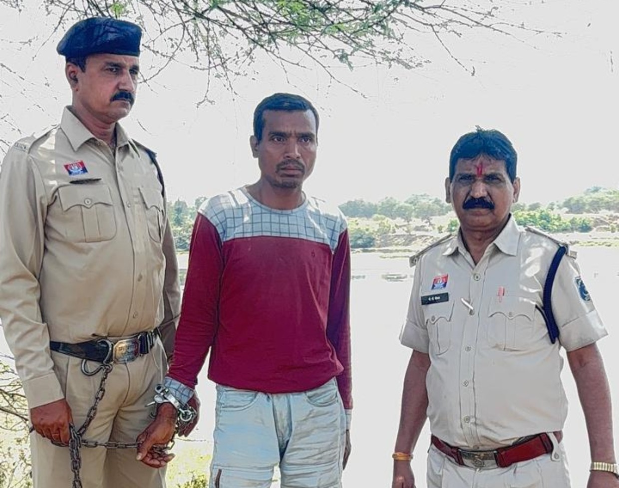 रायपुर ग्रामीण क्षेत्रांतर्गत रमसा ईटा भठ्ठी ग्राम कुम्हारी के लेबर द्वारा की गई दूसरे लेबर की हत्या शराब अकेले पी जाने की बात पर मार पीट हुई व्यक्ति की मौत