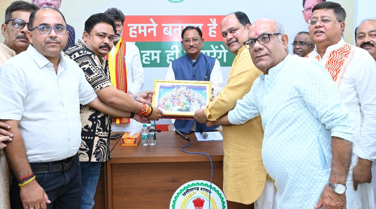 बंगाली नववर्ष मिलन समारोह में शामिल हुए मुख्यमंत्री श्री विष्णुदेव साय प्रदेश के विकास में बंगाली समाज की अहम भूमिका – मुख्यमंत्री श्री साय