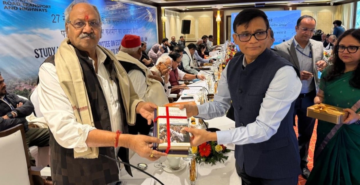 पहलगाम में एस्टीमेट कमेटी की बैठक: सांसद बृजमोहन ने जम्मू-कश्मीर के विकास और बैंकिंग कार्यप्रणाली पर उठाए सवाल,, ऋण वितरण में गिरावट पर सांसद बृजमोहन ने जताई नाराजगी; एसबीआई और जेके बैंक से पूछा- धरातल पर क्यों नहीं पहुँच रहा योजनाओं का लाभ?