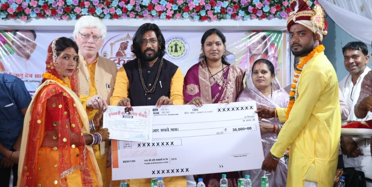 मुख्यमंत्री श्री विष्णुदेव साय के मार्गदर्शन में जिले के तीन स्थलों पर सामूहिक विवाह संपन्न,, मुख्यमंत्री कन्या विवाह योजना अंतर्गत 62 जोड़ों ने लिए सात फेरे, नव दंपत्तियों को मिली शासकीय सहायता