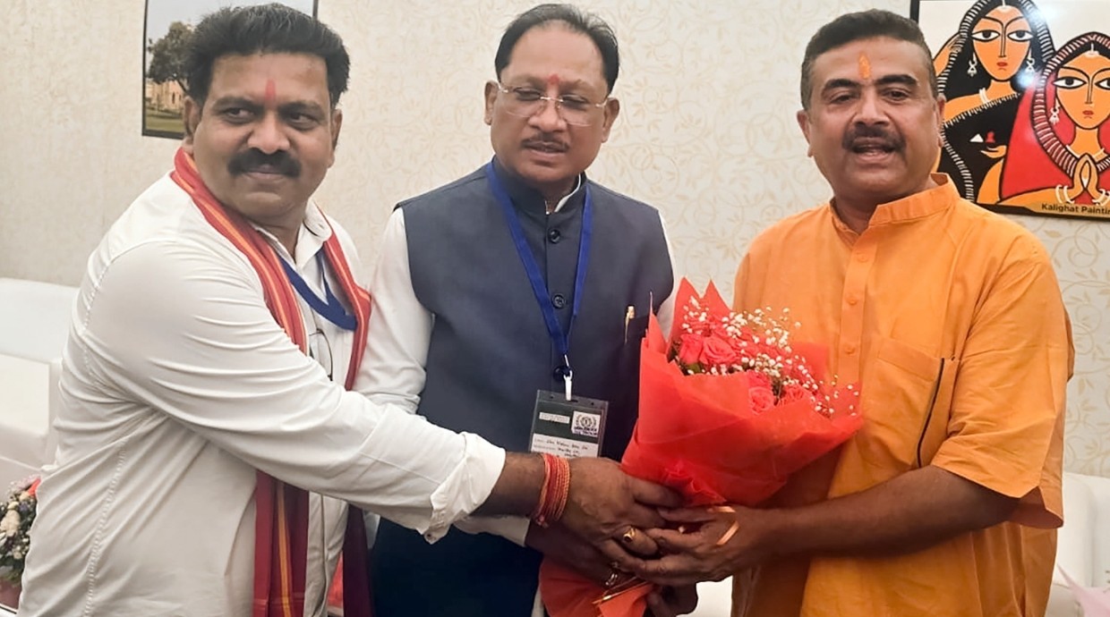 पश्चिम बंगाल में विकास के नए युग की शुरुआत: मुख्यमंत्री श्री विष्णुदेव साय ने श्री सुवेंदु अधिकारी को दी बधाई एवं शुभकामनाएं,, मुख्यमंत्री श्री विष्णुदेव साय कोलकाता में शपथ ग्रहण समारोह में हुए शामिल
