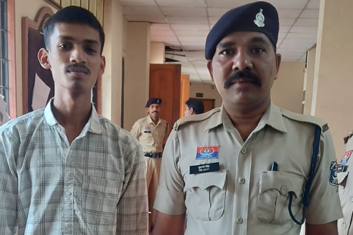 माध्यमिक शिक्षा मंडल की 12वीं हिंदी परीक्षा पेपर लीक मामले में मुख्य आरोपी वेणु जंघेल गिरफ्तार,,थाना कोतवाली पुलिस और रायपुर क्राइम ब्रांच एसीसीयू की कार्यवाही — 04 दिन के पुलिस रिमांड में पूछताछ उपरांत आरोपी जेल दाखिल