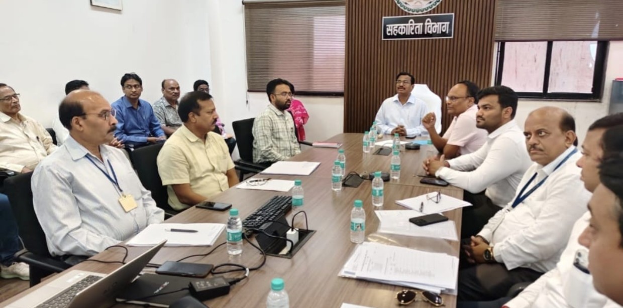 नागरिक सहकारी बैंकों में बढ़ेंगी आधुनिक बैंकिंग सुविधाएं, सहकारिता आयुक्त ने मोबाइल और इंटरनेट बैंकिंग सेवाएं शुरू करने के दिए निर्देश