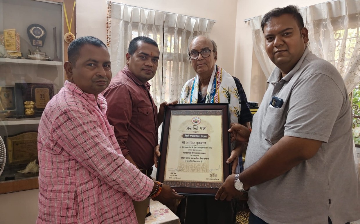 रायपुर प्रेस क्लब ने वरिष्ठ पत्रकारों के निवास पहुंचकर किया सम्मान