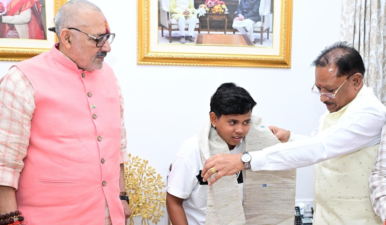 श्रीलंका दौरे के लिए भारतीय अंडर-19 महिला क्रिकेट टीम की उपकप्तान बनीं महक नरवासे : मुख्यमंत्री श्री विष्णु देव साय ने किया सम्मानितमहक की उपलब्धि पूरे छत्तीसगढ़ के लिए गौरव का विषय