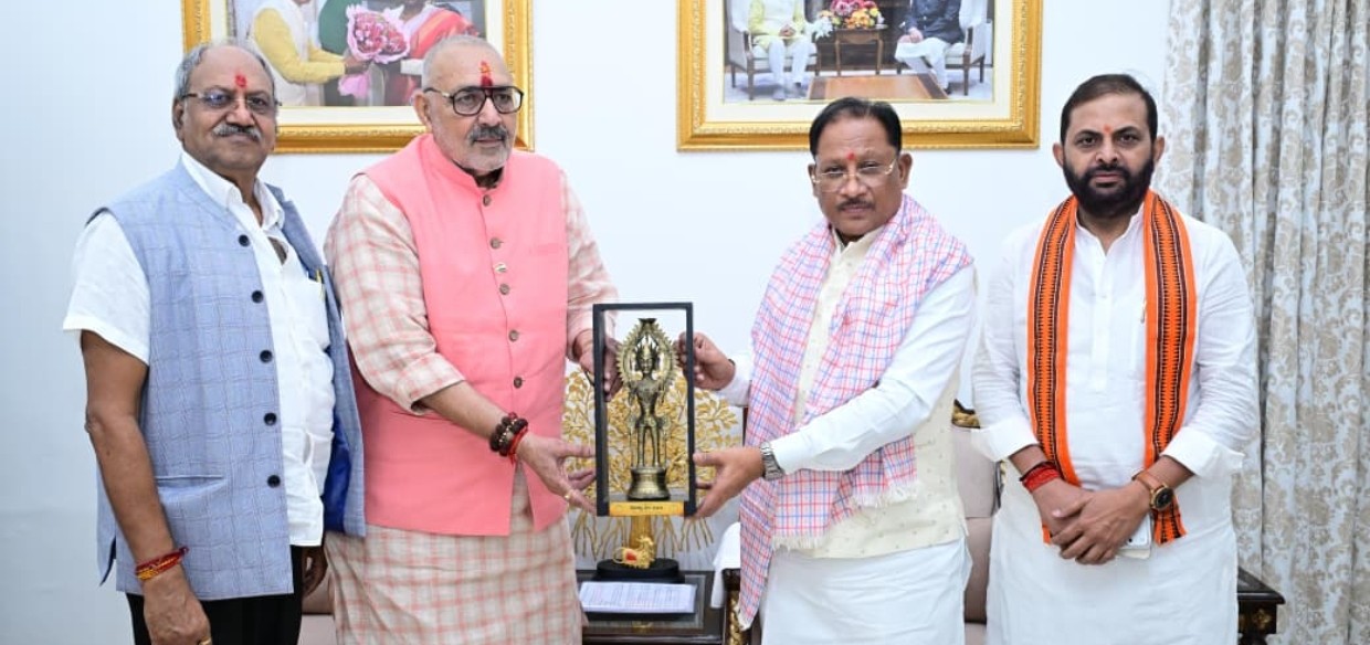 केंद्र-राज्य समन्वय से विकास को मिलेगी नई गति : मुख्यमंत्री श्री विष्णु देव साय,,केंद्रीय मंत्री श्री गिरिराज सिंह ने मुख्यमंत्री श्री विष्णुदेव साय से की सौजन्य भेंट