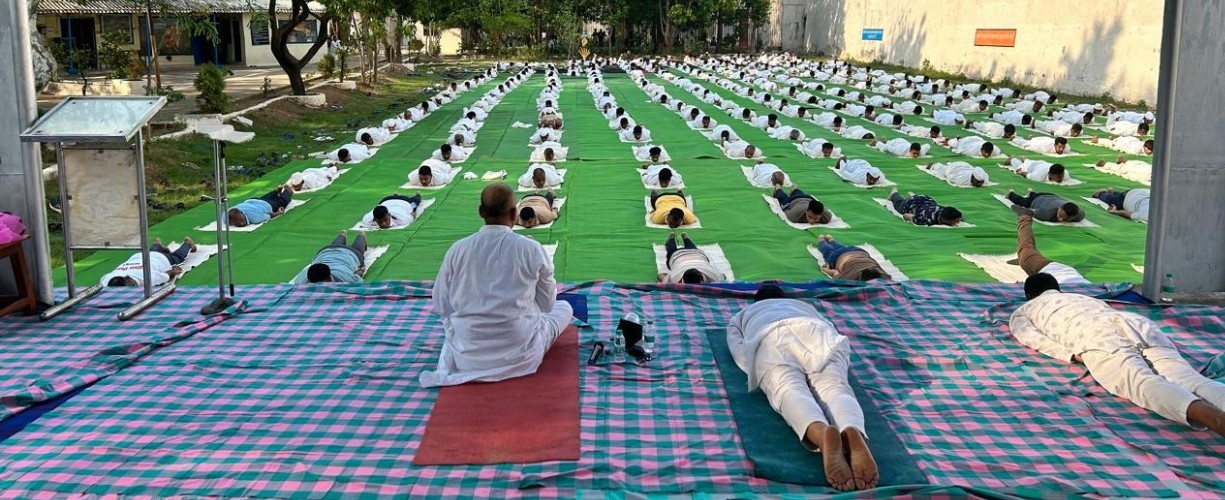 छत्तीसगढ़ प्रदेश की 33 जेलों में हज़ारों कैदियों द्वारा हर्षोल्लास से अंतर्राष्ट्रीय योग दिवस मनाया गया