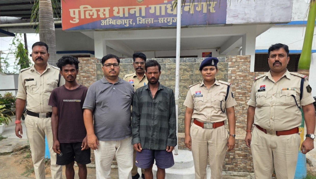 अवैध खनन के विरुद्ध चलाए जा रहे अभियान में आएगी और तेजी, कानून का उल्लंघन करने वालों पर होगी विधि सम्मत कार्रवाई शासकीय कार्य में बाधा डालने वाले 05 आरोपियों के विरुद्ध अपराध दर्ज, 04 आरोपी हिरासत में और मुख्य आरोपी की तलाश जारी