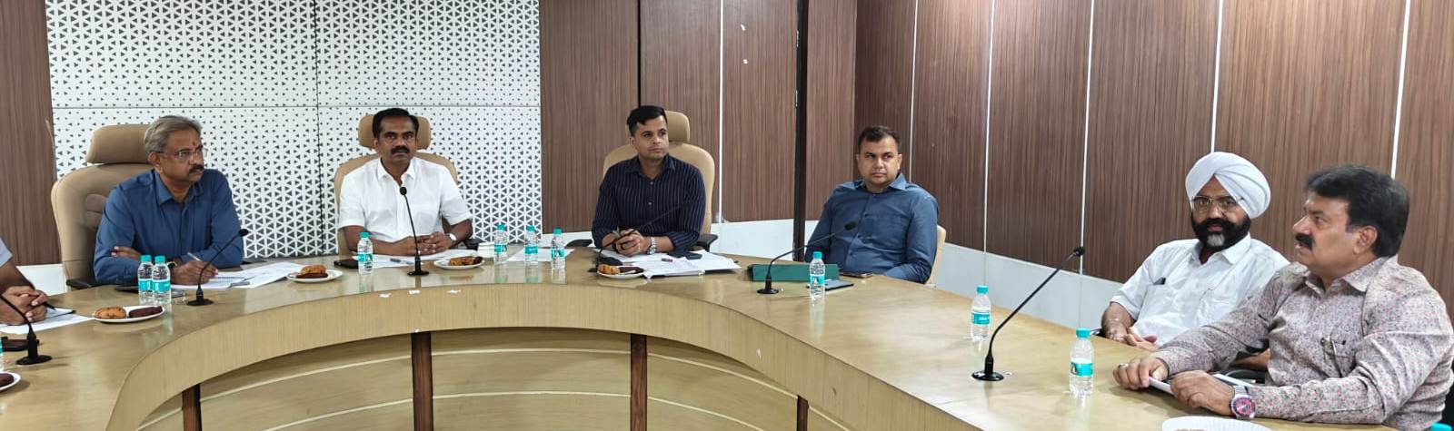 छत्तीसगढ़ में अब बिना लोकेशन ट्रैकिंग सिस्टम वाली यात्री बसों पर होगी कार्रवाई,,परिवहन सचिव ने ली बस संचालको एवं अधिकृत वेंडरों की बैठक