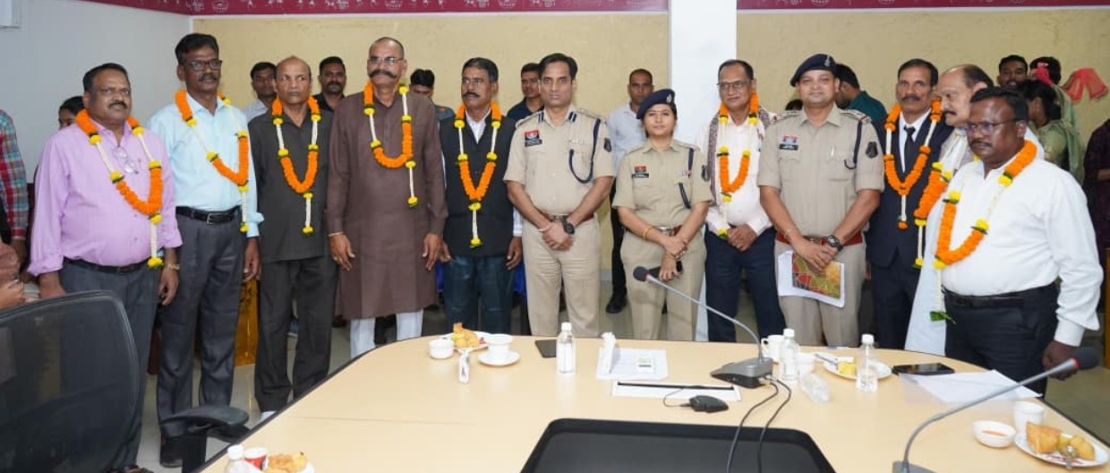 पुलिस कमिश्नर डॉ. संजीव शुक्ला के निर्देश पर अतिरिक्त पुलिस कमिश्नर अमित तुकाराम कांबले ने सेवानिवृत्त पुलिस अधिकारियों एवं कर्मचारियों को दी भावभीनी विदाई,, वरिष्ठ अधिकारियों एवं परिजनों की गरिमामयी उपस्थिति में उत्कृष्ट एवं दीर्घकालीन सेवाओं के लिए किया गया सम्मानित
