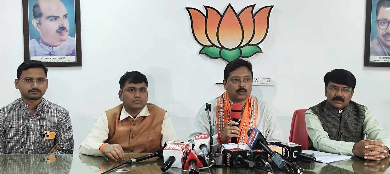 कांग्रेसी झूठे नैरेटिव सेट कर अराजकता फैलाने की कोशिश कर रही है: अनुराग सिंहदेव,, कांग्रेस विधायक नकटी में मकान नहीं लेने सम्बन्धी जो पत्र लिख रहे हैं वो पत्र भूपेश बघेल और मोहम्मद अकबर को प्रेषित करे यह प्रस्ताव उन्हीं का था