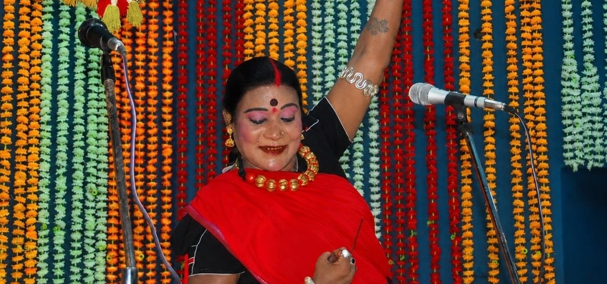 लोककला की अमर स्वर-सरिता को राजकीय सम्मान: पद्म विभूषण तीजन बाई को अश्रुपूरित विदाई,,पंडवानी की विश्वविख्यात साधिका का पैतृक गांव गनियारी में पूरे राजकीय सम्मान के साथ हुआ अंतिम संस्कार; हजारों लोगों ने दी अंतिम श्रद्धांजलि